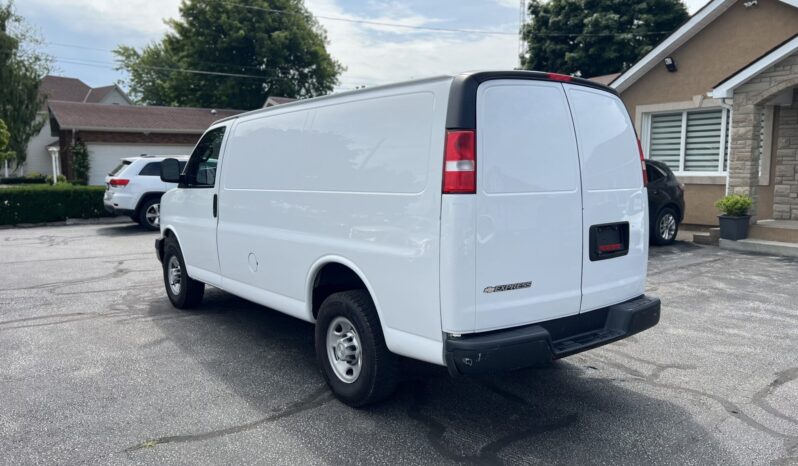 2020 Chevrolet Express 2500 Cargo full