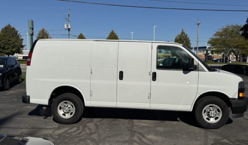 2019 Chevrolet Express 2500 Cargo full