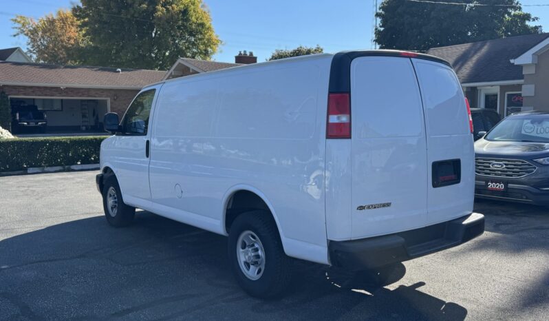 2019 Chevrolet Express 2500 Cargo full