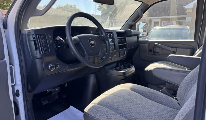 2019 Chevrolet Express 2500 Cargo full