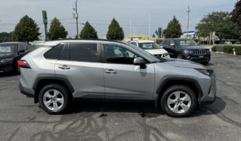 2019 Toyota RAV4 LE full