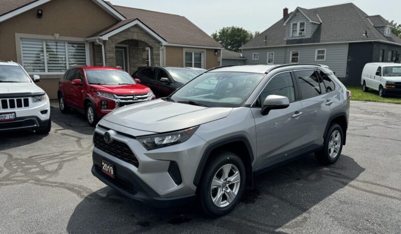 2019 Toyota RAV4 LE full