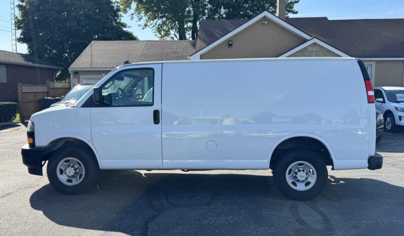 2020 Chevrolet Express 2500 Cargo full