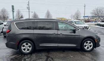 2017 Chrysler Pacifica Touring-L Plus full