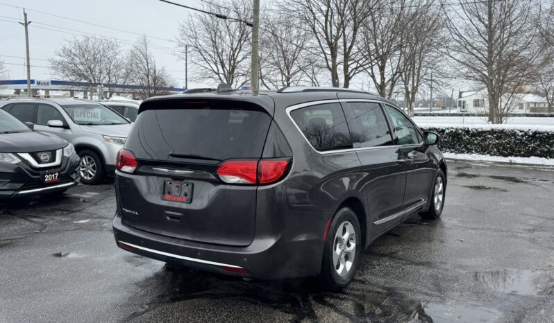 2017 Chrysler Pacifica Touring-L Plus full