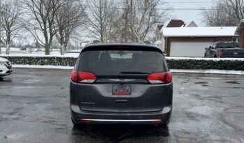 2017 Chrysler Pacifica Touring-L Plus full