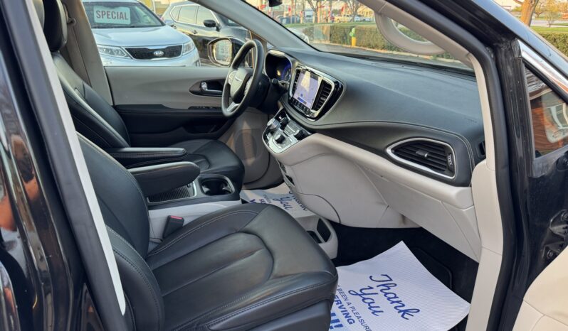 2022 Chrysler Pacifica Touring-L full