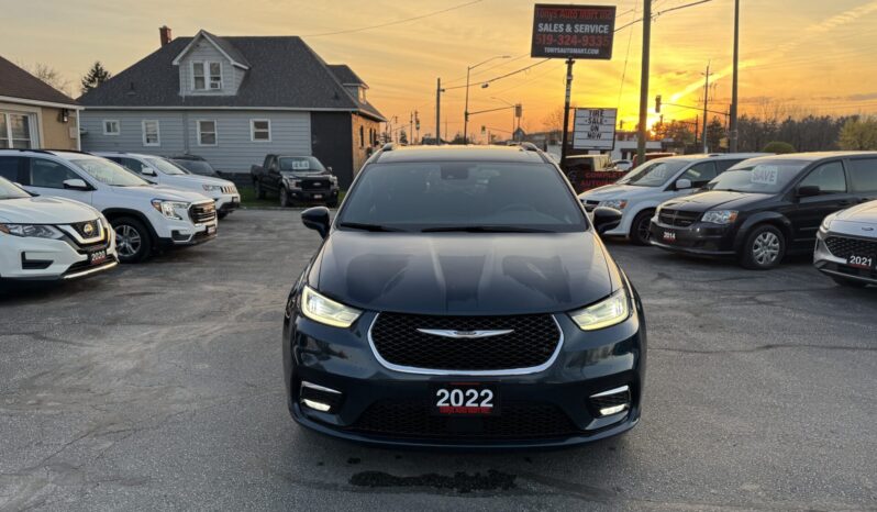 2022 Chrysler Pacifica Touring full