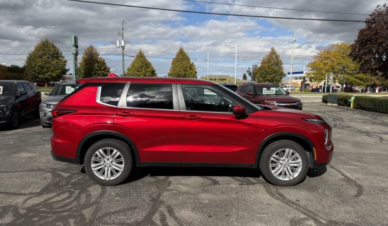 2024 Mitsubishi Outlander ES full