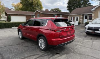 2024 Mitsubishi Outlander ES full