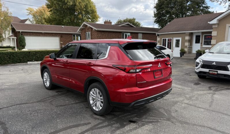 2024 Mitsubishi Outlander ES full