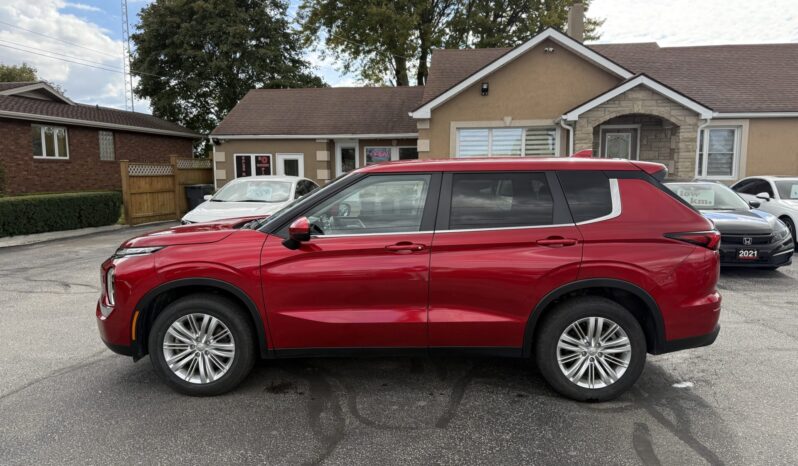 2024 Mitsubishi Outlander ES full