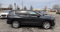 2025 Mitsubishi Outlander ES