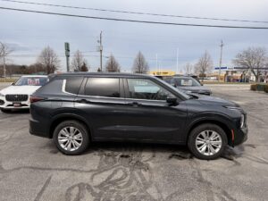 2025 Mitsubishi Outlander ES