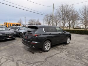 2025 Mitsubishi Outlander ES