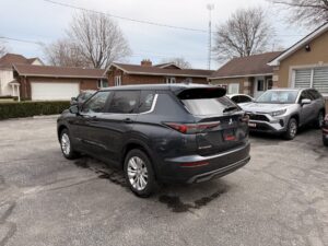 2025 Mitsubishi Outlander ES
