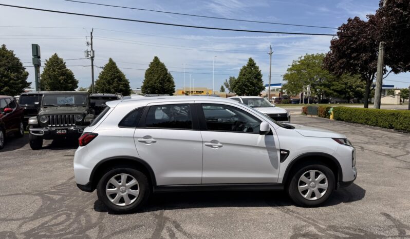 2024 Mitsubishi RVR ES full