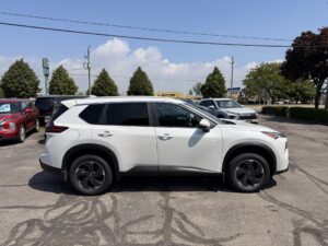 2024 Nissan Rogue SV Moonroof