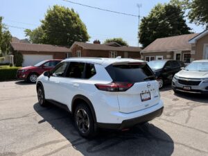 2024 Nissan Rogue SV Moonroof