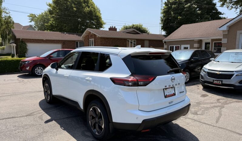 2024 Nissan Rogue SV Moonroof full