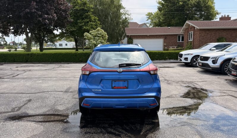 2025 Nissan Kicks Play SV full