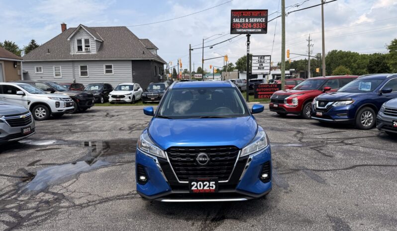 2025 Nissan Kicks Play SV full
