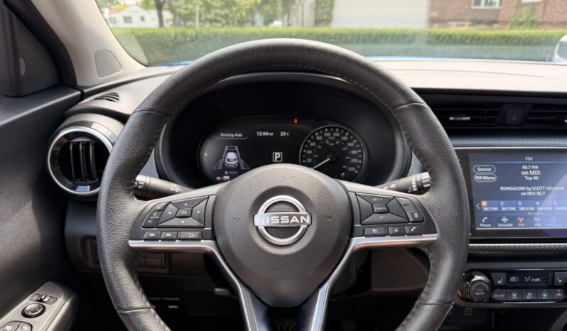 2025 Nissan Kicks Play SV full