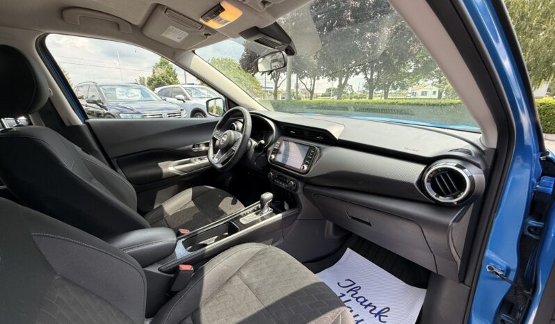 2025 Nissan Kicks Play SV full