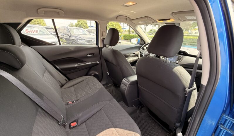 2025 Nissan Kicks Play SV full