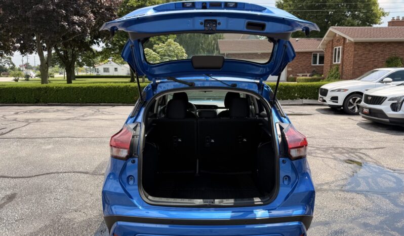 2025 Nissan Kicks Play SV full