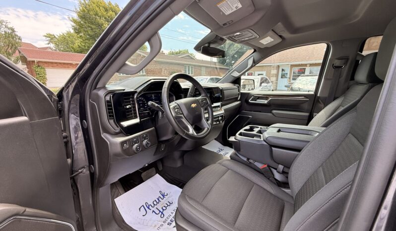 2024 Chevrolet Silverado 1500 LT full