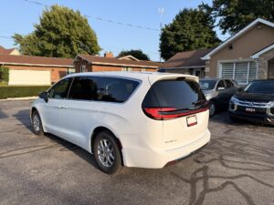 2024 Chrysler Pacifica Touring-L